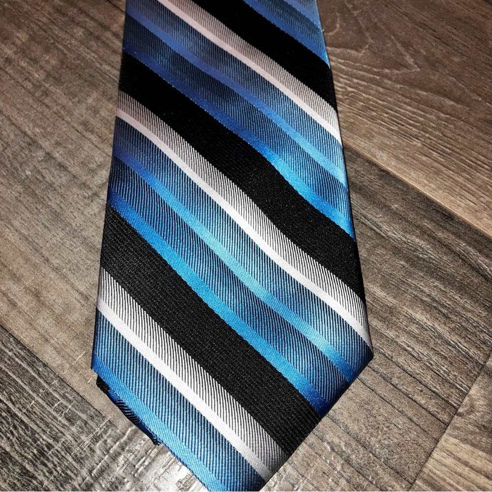 Sun River Vibrant Tie EUC